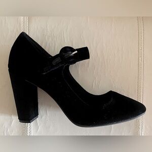 Christian Siriano  black velvet mary jane pumps heels size 9 W